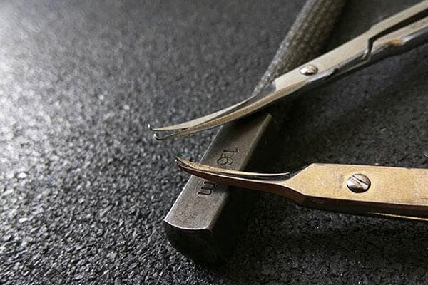 Maniküreschere mit gebogenen Enden