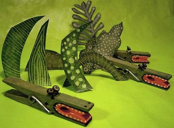 Bastelarbeiten – Krokodile aus Wäscheklammern