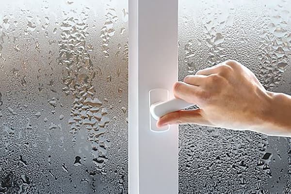 Kondenswasser am Fenster