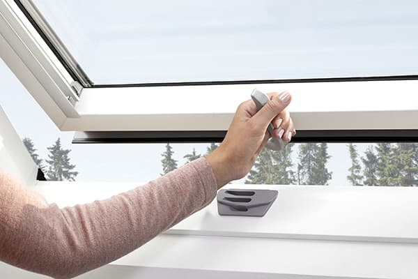 Öffnen eines Dachfensters