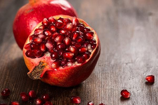 Kleiner reifer Granatapfel