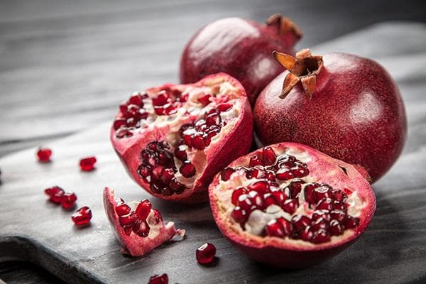 Granatapfel mit Kernen