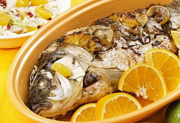 Gebackener Karpfen mit Orangen