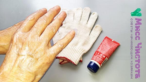 Creme und Handschuhe zum Schutz der Hände