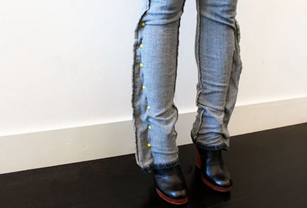 Heftnähte zum Verengen von Jeans an den Seiten