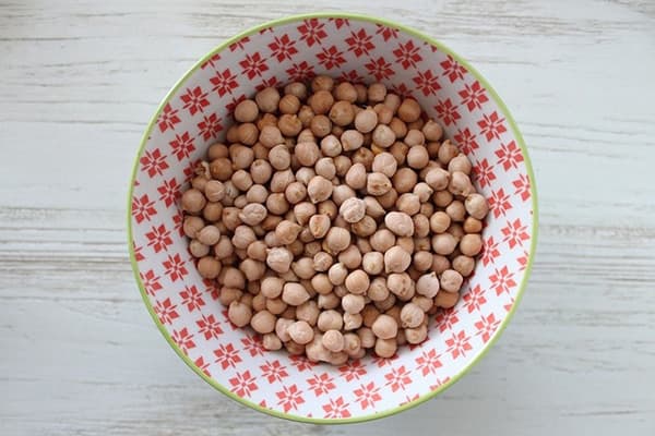 Schüssel mit Kichererbsen