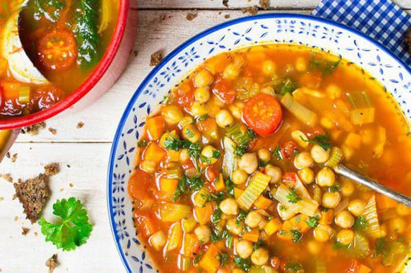 Suppe mit Kichererbsen