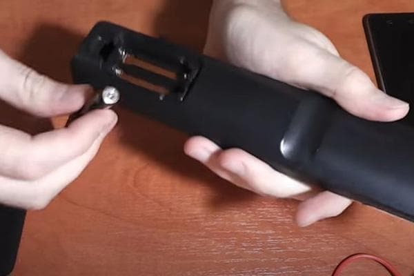 Entfernen der Batterien aus der Fernbedienung
