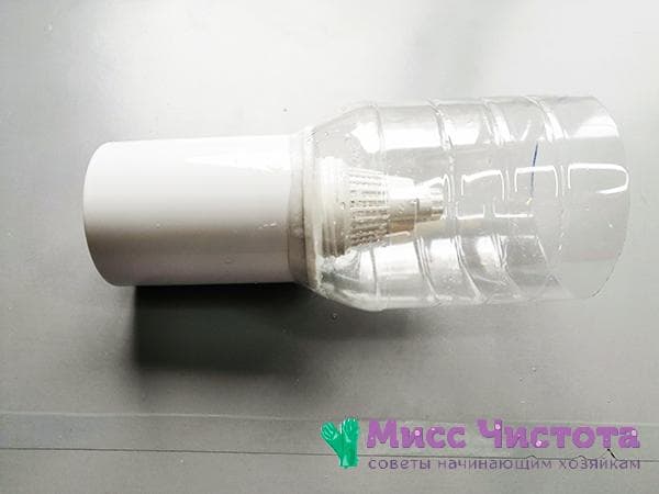 Wasserkartusche in einer Plastikflasche
