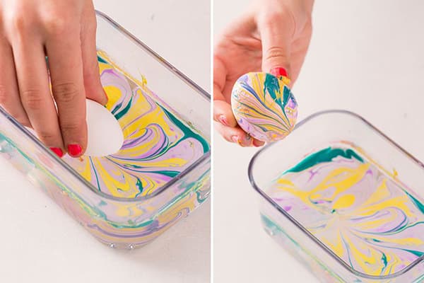 Eierfärbung mit Wasser und Nagellack