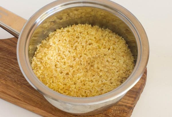 mit kochendem Wasser überbrühter Bulgur