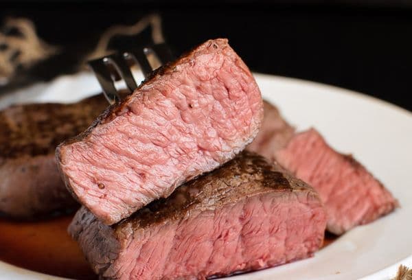 Blutiges Steak