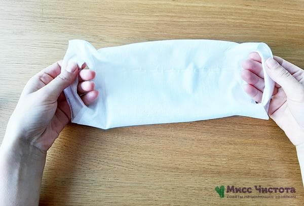 Le masque de protection en serviette est prêt.