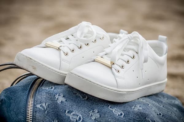 Weiße Sneaker aus Naturleder