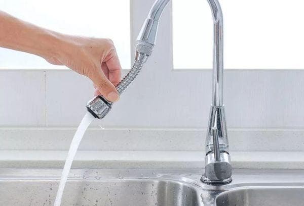 Wasserhahn mit Aufsatz