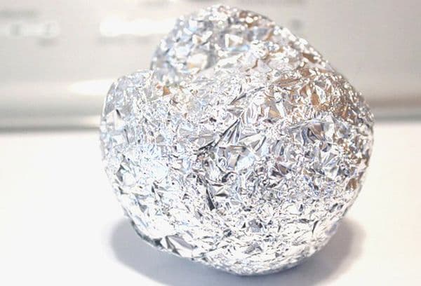 Ball aus Alufolie