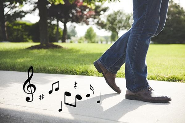 Schuhe quietschen beim Gehen