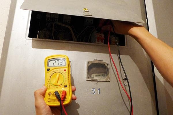 Spannungsschwankungen in der Wohnung