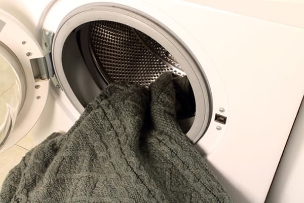 Maschinenwäsche eines Wollpullovers