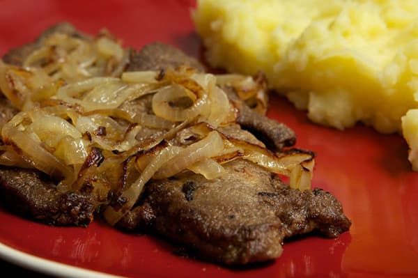 Gebratene Leber mit Zwiebeln