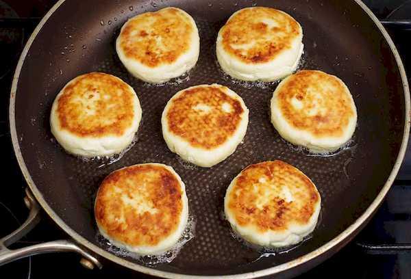 Gebratene Quarkbrötchen (Syrniki)