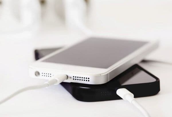 Aufladen mit einem Smartphone