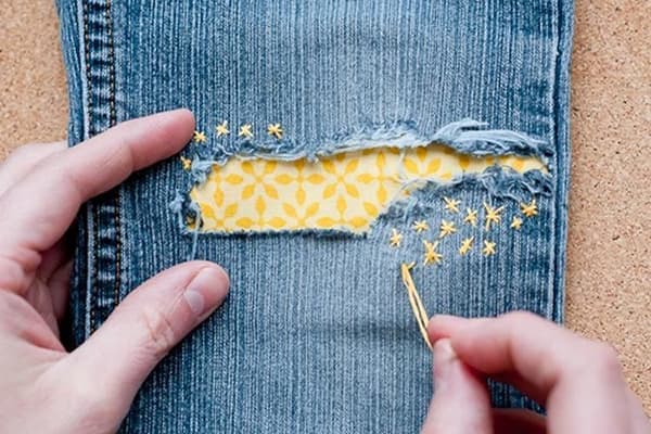 Gestaltung des Lochs in der Jeans