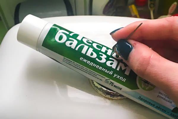 Perforation du tube de dentifrice