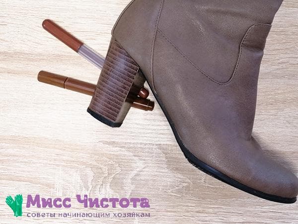 Kaschieren von Kratzern auf Lederschuhen