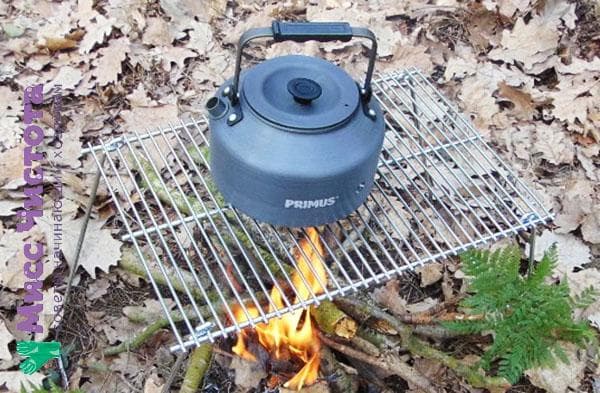 Wasserkocher am Lagerfeuer