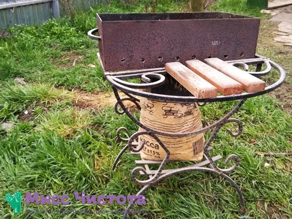 Grill zum Braten von Fleisch im Freien