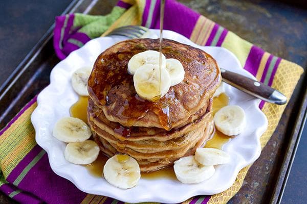 Pfannkuchen mit Bananen und Honig