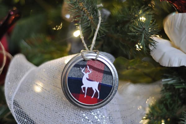 Christbaumschmuck aus einem Deckel