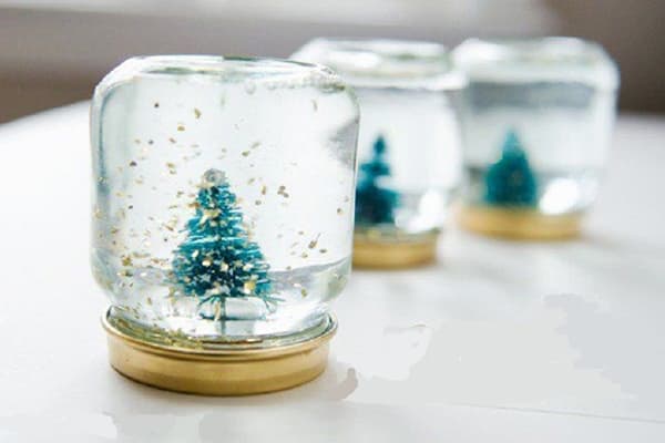 Schneesouvenirs aus Babygläschen