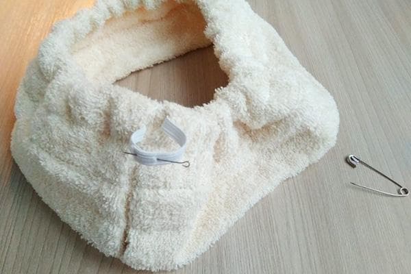 Stirnband aus einem Handtuch