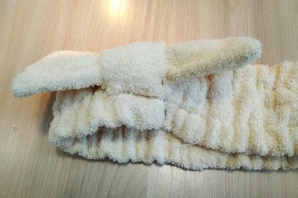 Fertiges Badestirnband aus einem Handtuch