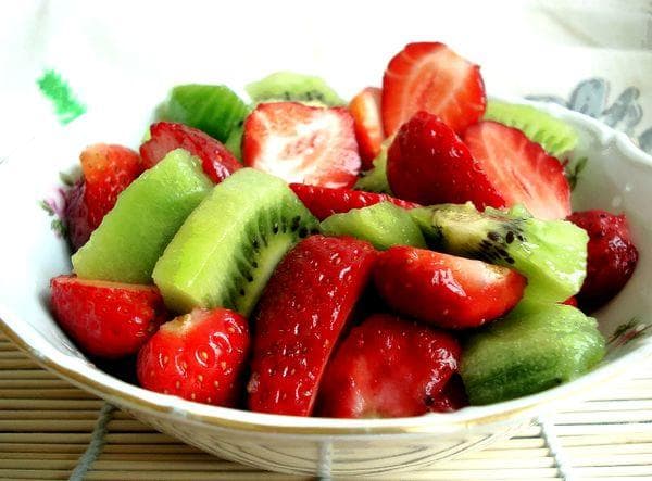 Erdbeeren und Kiwi