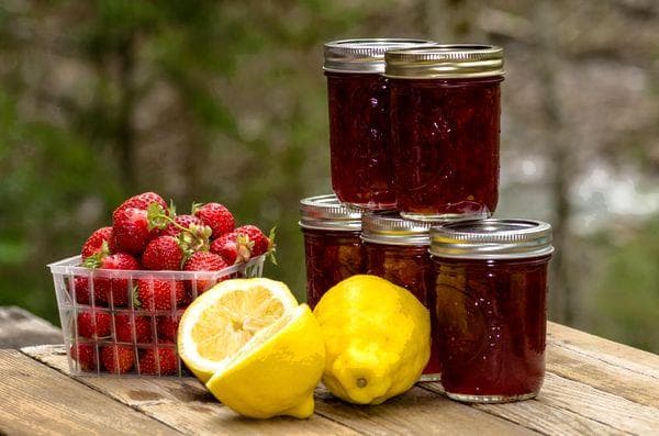 Erdbeermarmelade mit Zitronensaft