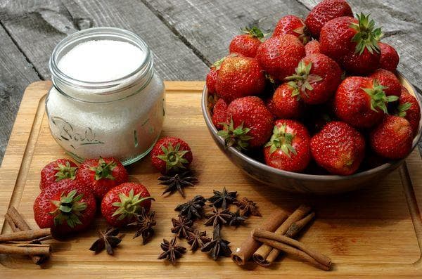 Erdbeeren, Sternanis und Zimt