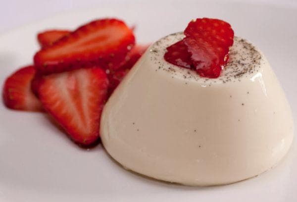 Kefir-Geleepudding mit Erdbeeren