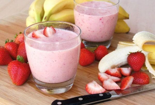 Hausgemachter Joghurt mit Erdbeeren und Banane