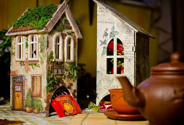Decoupage auf Teehäuschen