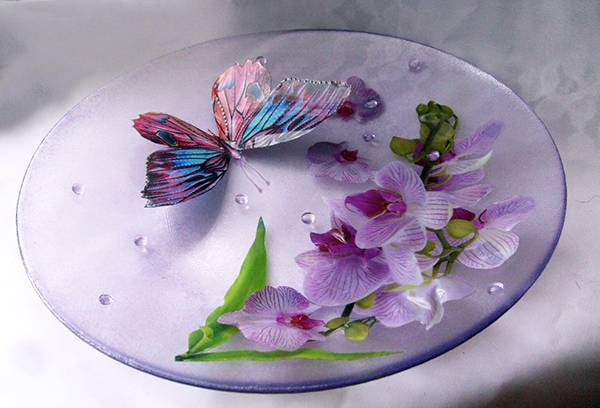 Decoupage auf einem Glasteller