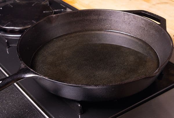 Imprägnierung der Pfanne mit Öl