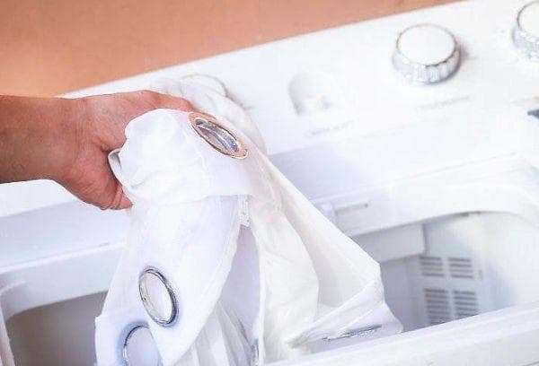 Wäsche von Vorhängen mit Ösen