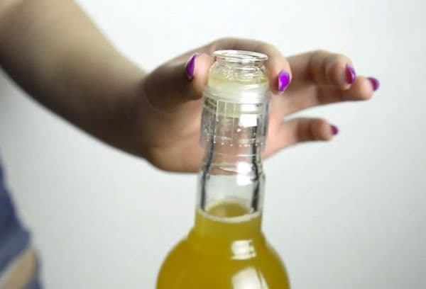 Flasche mit Ausgießer