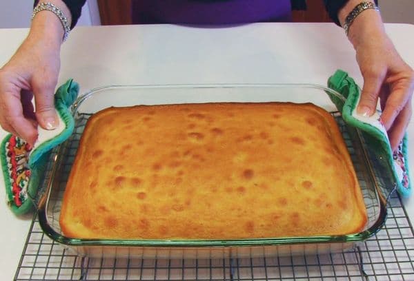 Glasform mit Kuchen