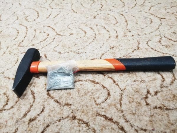 Nagelbeutel am Hammer