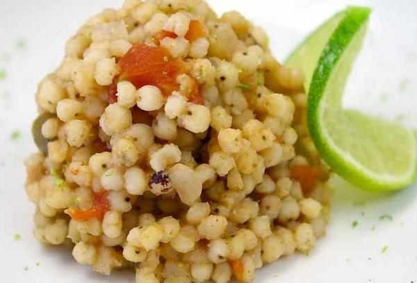 Gericht aus Sorghum