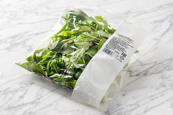 Verpackung mit Salatmix